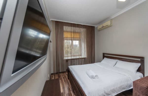 на ул. Коновальца 7/9 1